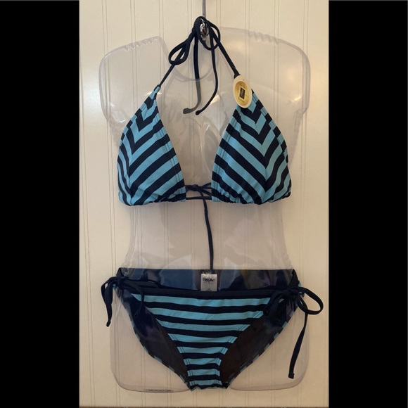 Bikini - Picture 1 of 1